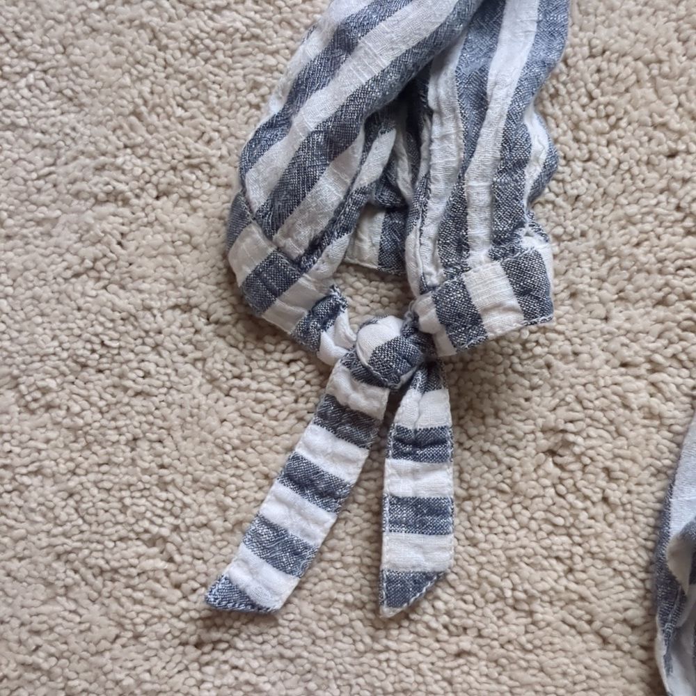 Abercrombie & Fitch Blue and White Striped Button Down Shirt - Picture 4 of 9